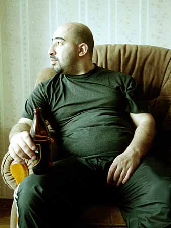 Внук Ясира Арафата с бутылкой пива "Старый мельник" :: Фотография любезно предоставлена Сергеем Елисеевым