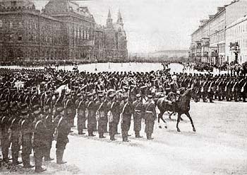 A Riding around the Troops by Grand Prince Sergei Alexandrovich :: The May Parade of the Troops of Moscow Military District. Moscow. Voskresenskaya Square.