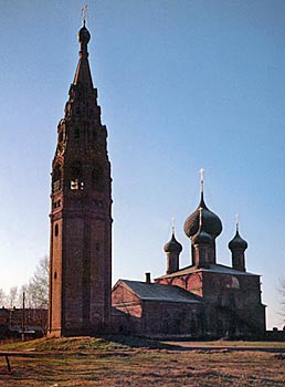 The Church of Lady of Vladimir and bell tower of the Church of St.John Chrysostom :: Korovniki, Yaroslavl