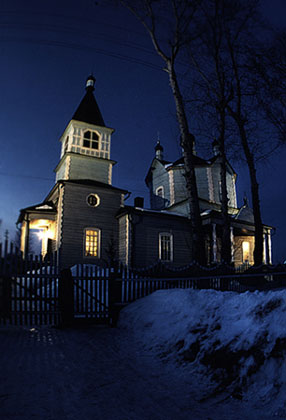 Пейзаж: Божий свет :: Чемеевская церковь/ слайд 6х7, снято камерой Cambo с "рыбьим глазом"