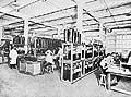 Разливочное отделение одеколонов на фабрике товарищества парфюмерного производства "Брокар и Ко" в Москве