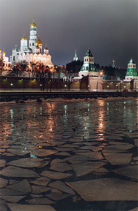The Kremlin Embankment :: 