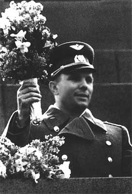 Ю.А.Гагарин на мавзолее В.И.Ленина