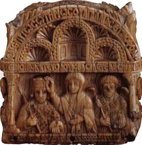 Leo VI (?) crowned by the Virgin. Ivory (the tip of scepter?). Berlin, Museum fur Spatantike und Byzantinische Kunst :: 