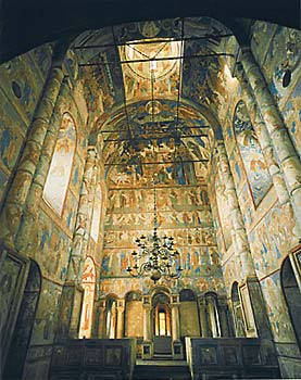 General view of the interior :: The Church of the Resurrection in Rostov kremlin