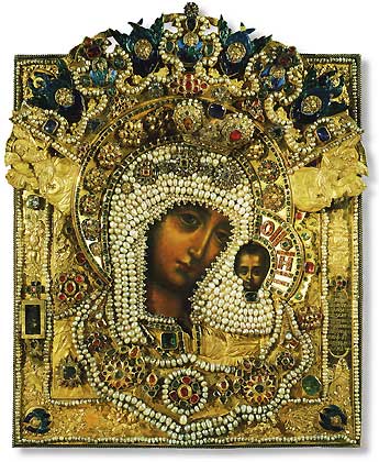 Icon-Reliquary with the Virgin of Kasan :: The icon is a copy of the miracle-working Our Lady of Kazan. The Kremlin copy originally belonged to princess-nun Ioanna Bariatinskaya has been working a lot of miracle itself. From 1701 to 1720 in Moscow 32 cases of healings after prayers in front of the icon were registered in a spesial chronicle. In 1717 a group of noble women commissioned the frame for the icon which contained a little reliquary with a piece of the Virgin's Robe and Her hair.