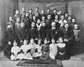 Группа учеников уральского одноклассного М. Н. П. для детей старообрядцев училища.