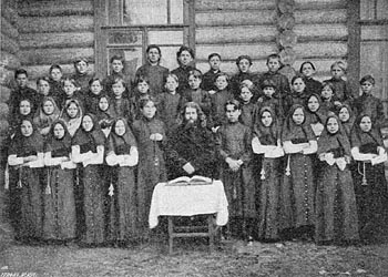 Ученики пения стрельниковского старообрядческого училища Костромской губернии.